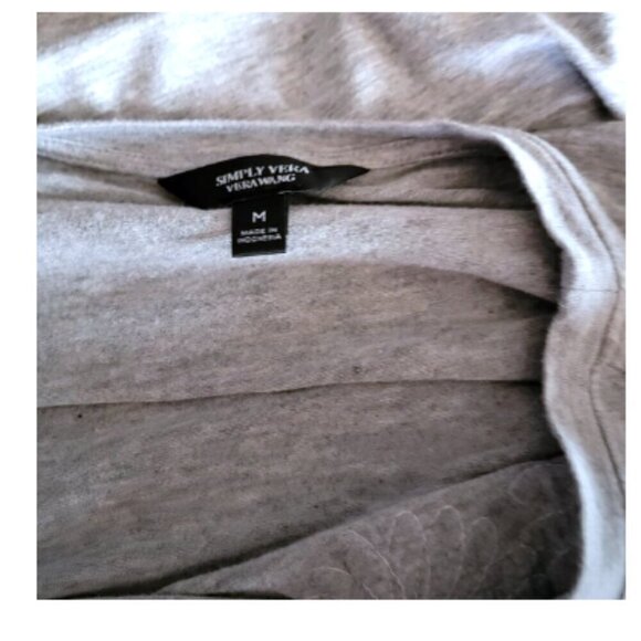 Simply Vera Gray Short Sleeve Embroidered Casual Top in Size Medium - Picture 5 of 5